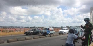 Hombre muere tras lanzarse del puente la 17