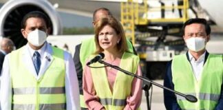 Residentes legales en el país pueden vacunarse en la fecha que corresponda a su fase