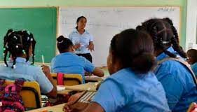 Abinader dice el Gobierno tiene el reto de hacer exitoso el año escolar presencial