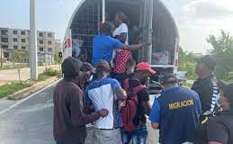 SOMETEN A 12 HAITIANOS POR SUPLANTAR IDENTIDAD