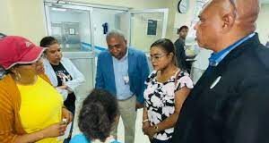 Estudiantes en centro educativo de Baní entran en pánico