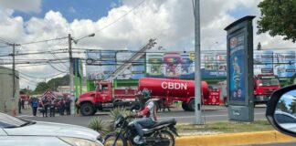 Se incendia ferretería en la Núñez de Cáceres