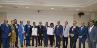 Senado reconoce trayectoria de Miguel Céspedes y Raymond Pozo