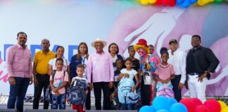 Migración entrega útiles escolares a hijos de colaboradores de la institución