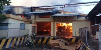 Fuego consume Zona Franca en Moca; Más de 20 unidades trabajan en sofocar incendio