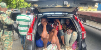 Detienen yipeta con 18 haitianos de estatus migratorio irregular