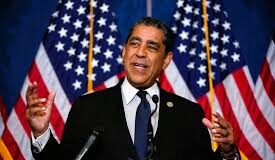 Adriano Espaillat se impone a su contricante republicano y seguirá en el Congreso de EE.UU.