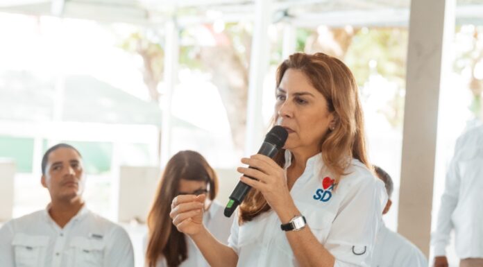 Carolina Mejía encabeza «La Alcaldía Llega a Ti» en Ensanche Paraíso