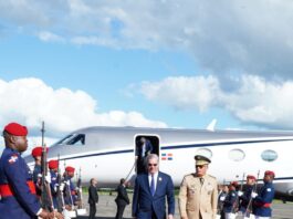 Abinader llega al pais luego de participar en toma de posesión de gobernadora de Puerto Rico
