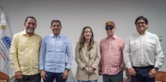 Elogian gestión de ministro de agricultura en panel agropecuario