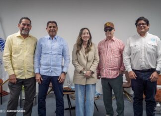 Elogian gestión de ministro de agricultura en panel agropecuario