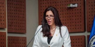 Diputada del Parlacen Krimilda Acosta presenta iniciativa para la tutela de niños huérfanos tras tragedia del Jet Set