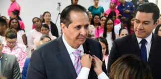 Ministro de Salud llama a fortalecer la prevención y detección oportuna del cáncer de mama