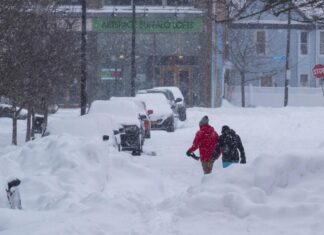 Ascienden a 34 los muertos por tormenta en EEUU y 530.000 hogares siguen sin electricidad