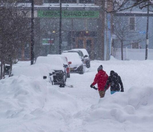 Ascienden a 34 los muertos por tormenta en EEUU y 530.000 hogares siguen sin electricidad