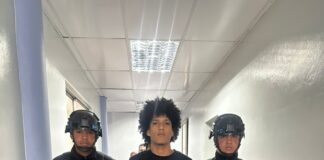 Joven se entrega a la Policía por la muerte de otro al que atacó con tabla cubierta de clavos en Sabana Perdida