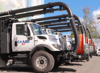 Gobierno Central entrega cuatro camiones succionadores de los más modernos de América para servicio de la CAASD