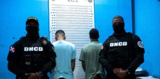 Extraditan a USA a dos hombres bajo los cargos de robo, fraude y porte de arma ilegal