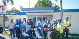 Asociación de Industrias de Zona Franca de SPM entrega 2,500 cascos a motoristas para reducir accidentes