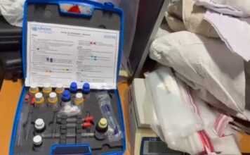 ATRAPAN DOMINICO-ITALIANA CON 110 PRENDAS DE VESTIR IMPREGNADAS DE PRESUNTA COCAÍNA