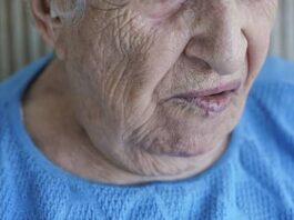 Hombre mata a su madre en Italia y oculta el cuerpo para cobrar pensión