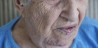 Hombre mata a su madre en Italia y oculta el cuerpo para cobrar pensión