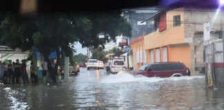 Aguaceros en este Lunes Santo provoca inundaciones y caos en varias calles del Distrito Nacional