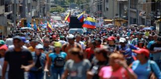 Chavismo marcha en Caracas para exigir fin de sanciones en medio de acercamiento con EEUU