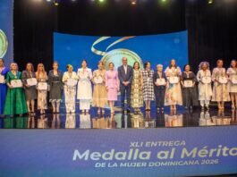 Presidente Abinader reconoce y distingue a 22 dominicanas con la Medalla al Mérito de la mujer