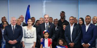 Presidente Abinader se reúne con líderes dominicanos en Chile