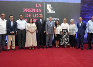 Indotel honra memoria del periodista Orlando Martínez al develar tarja que nombra su edificio corporativo