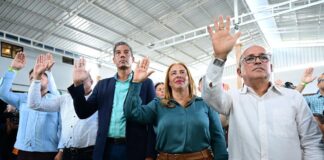 Leonel Fernández juramenta en la FP al exgobernador de Hermanas Mirabal y dirigentes del PRM y PLD