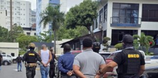 Arrestan a cuatro hombres por decomiso de 180 paquetes de cocaína