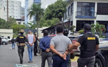 Arrestan a cuatro hombres por decomiso de 180 paquetes de cocaína