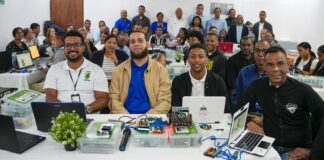 Regional 15 capacita a dinamizadores TIC en robótica educativa con Arduino