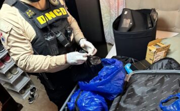 DNCD arresta a «El Meca» con más de 1,600 gramos de marihuana, un millón de pesos, dólares y otras evidencias