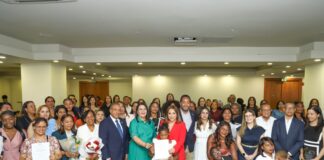 Supérate lidera alianza para graduar primer grupo de adultos en cuidados y apoyo a personas con discapacidad