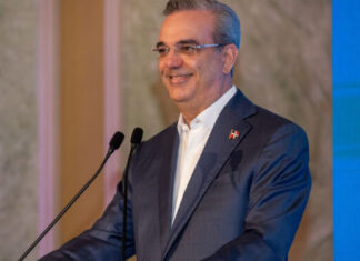 El presidente Luis Abinader felicita a los periodistas en su día y resalta su rol en la democracia