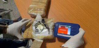 AILA: Detienen Dominico-Suiza con dos paquetes de presunta cocaína