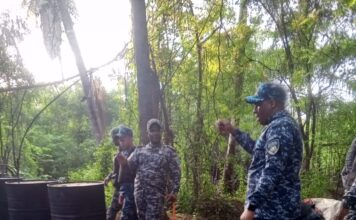 Policía Nacional desmantela fábrica clandestina de bebidas alcohólicas adulteradas en Bahoruco