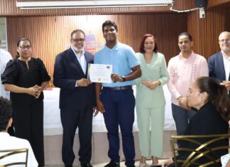 Desarrollo de la Comunidad reconoce estudiantes participaron en concurso de cuentos y guion de cine