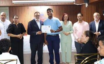 Desarrollo de la Comunidad reconoce estudiantes participaron en concurso de cuentos y guion de cine