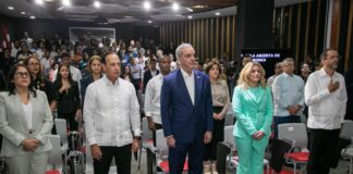 Presidente Luis Abinader aboga por un equilibrio entre eficiencia económica y justicia social durante encuentro en INTEC