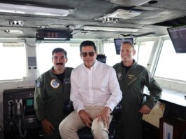 Ministro David Collado y la embajadora Leah Campos realizan visita al portaaviones USS Nimitz