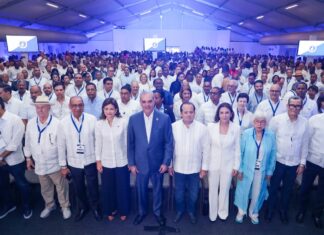 Luis Abinader llama a preservar la unidad, evitar la complacencia interna y mantener contacto permanente con la ciudadanía