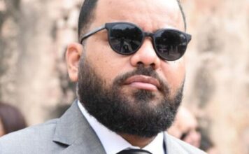 Capitán de la DNCD hallado muerto dentro de su vehículo en Santo Domingo Este; investigan posible suicidio