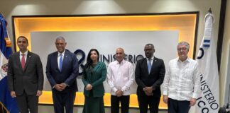 Cónsul dominicano en Nueva York entrega 849 chalecos antibalas para fortalecer la lucha contra el crimen organizado y la delincencia