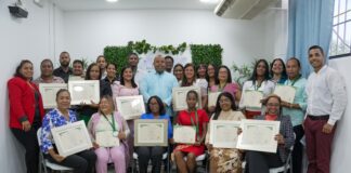 Regional 15 del MINERD reconoce a directores y docentes por sus aportes a la educación ambiental y los huertos escolares