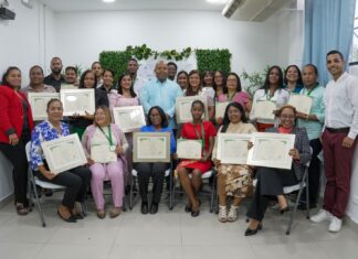 Regional 15 del MINERD reconoce a directores y docentes por sus aportes a la educación ambiental y los huertos escolares