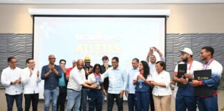 Presidente Abinader entrega apartamento amueblado a velocista Liranyi Alonso